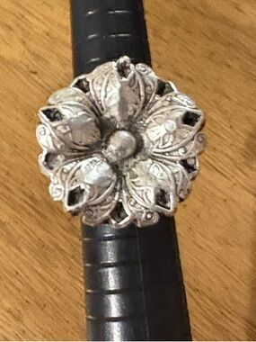 Vintage Floral Statement Ring in Silver Tone
